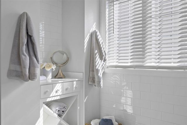 711 Withers Park Dr, Cranberry Twp, PA 16066