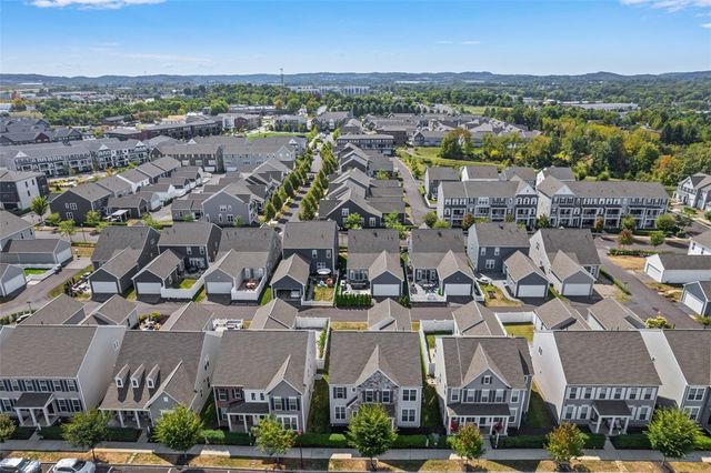 711 Withers Park Dr, Cranberry Twp, PA 16066