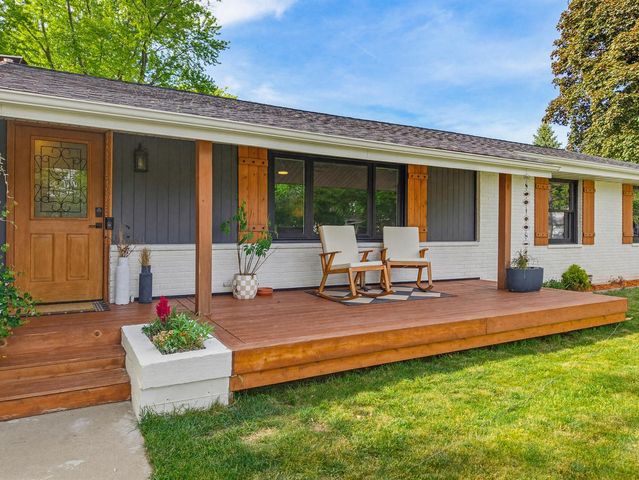 5272 W Silverleaf LANE, Brown Deer, WI 53223