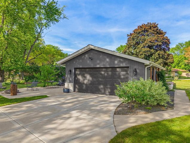 5272 W Silverleaf LANE, Brown Deer, WI 53223