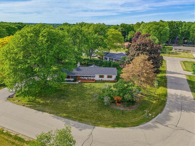 5272 W Silverleaf LANE, Brown Deer, WI 53223