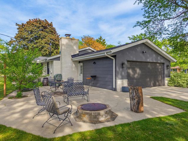 5272 W Silverleaf LANE, Brown Deer, WI 53223