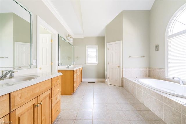 160 Nanzetta Way, Lewisville, NC 27023