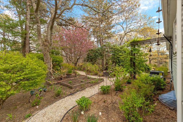 87 Rockledge Drive, North Falmouth, MA 02556