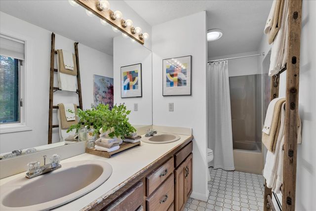 87 Rockledge Drive, North Falmouth, MA 02556