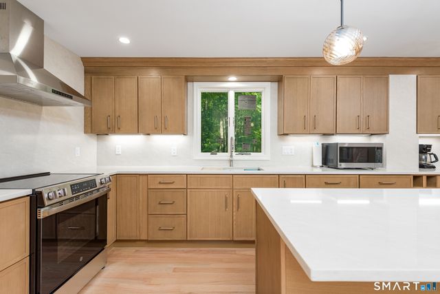 224 Lincoln Drive, Glastonbury, CT 06033