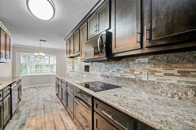 15702 Wandering Trail, Friendswood, TX 77546