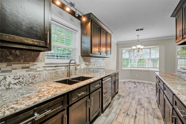 15702 Wandering Trail, Friendswood, TX 77546
