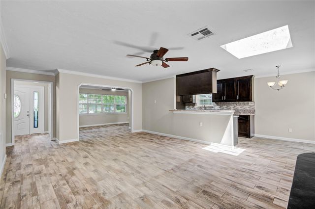 15702 Wandering Trail, Friendswood, TX 77546