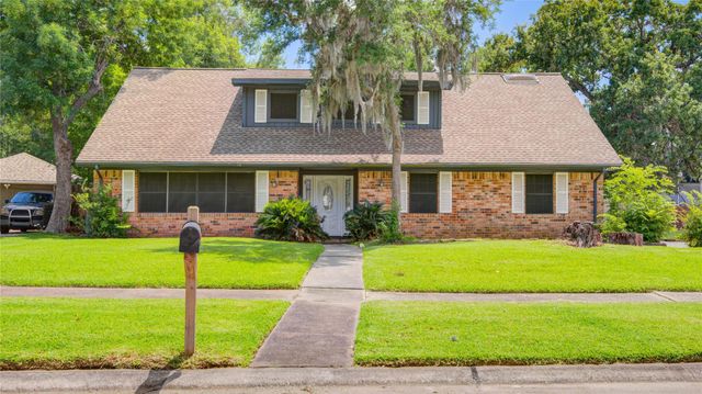 15702 Wandering Trail, Friendswood, TX 77546