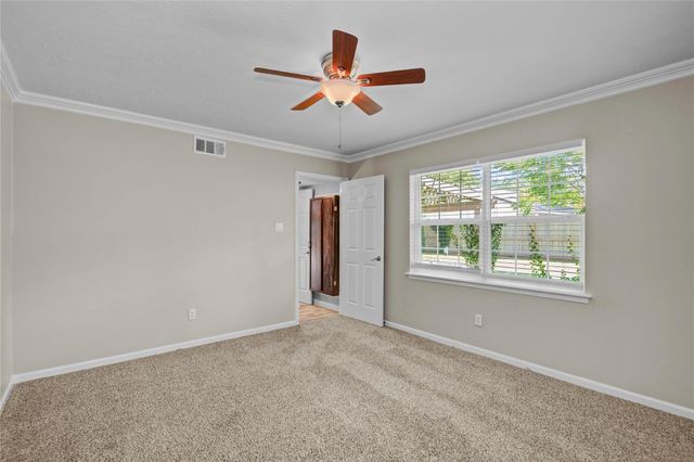 15702 Wandering Trail, Friendswood, TX 77546