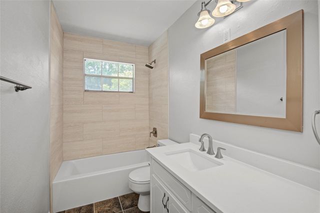 15702 Wandering Trail, Friendswood, TX 77546