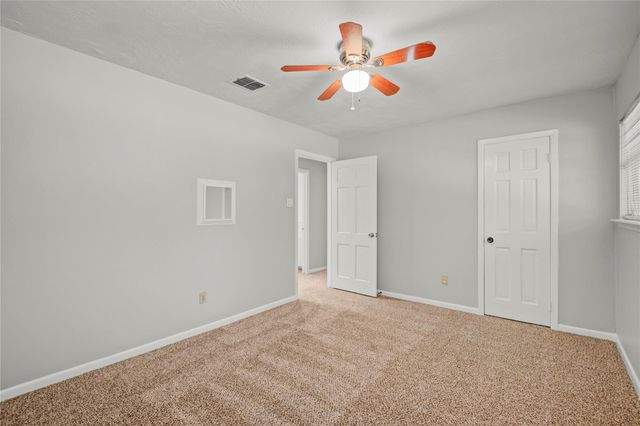 15702 Wandering Trail, Friendswood, TX 77546