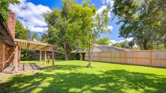 15702 Wandering Trail, Friendswood, TX 77546
