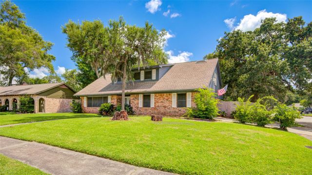 15702 Wandering Trail, Friendswood, TX 77546