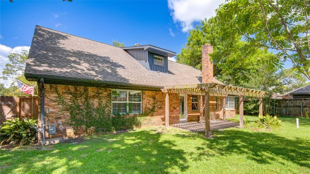 15702 Wandering Trail, Friendswood, TX 77546