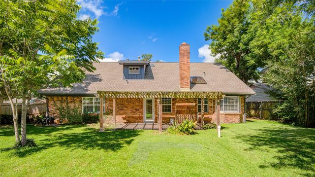 15702 Wandering Trail, Friendswood, TX 77546