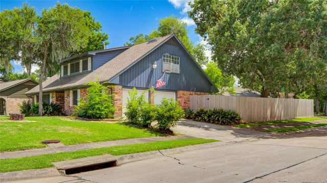 15702 Wandering Trail, Friendswood, TX 77546