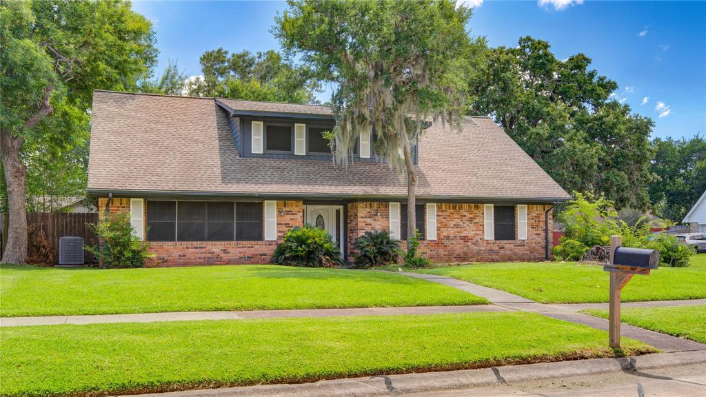 15702 Wandering Trail, Friendswood, TX 77546