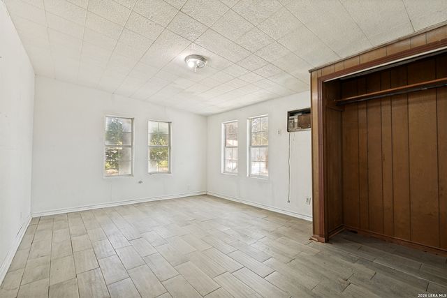 1102 CECILIA ST, San Antonio, TX 78207