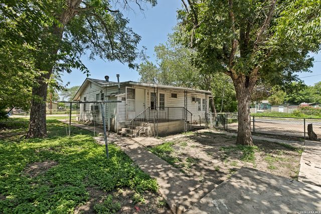 1102 CECILIA ST, San Antonio, TX 78207