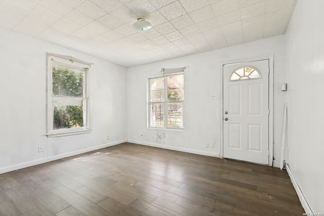 1102 CECILIA ST, San Antonio, TX 78207