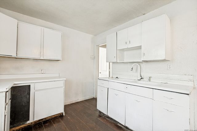 1102 CECILIA ST, San Antonio, TX 78207