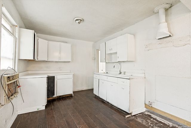 1102 CECILIA ST, San Antonio, TX 78207