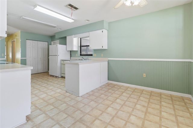 1678 COLONNADES CIRCLE N, Lakeland, FL 33811