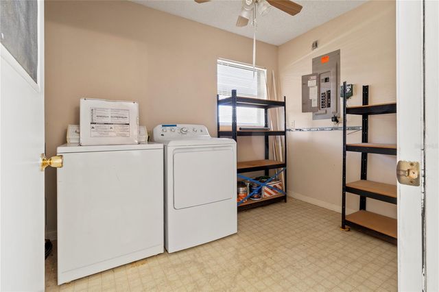 1678 COLONNADES CIRCLE N, Lakeland, FL 33811