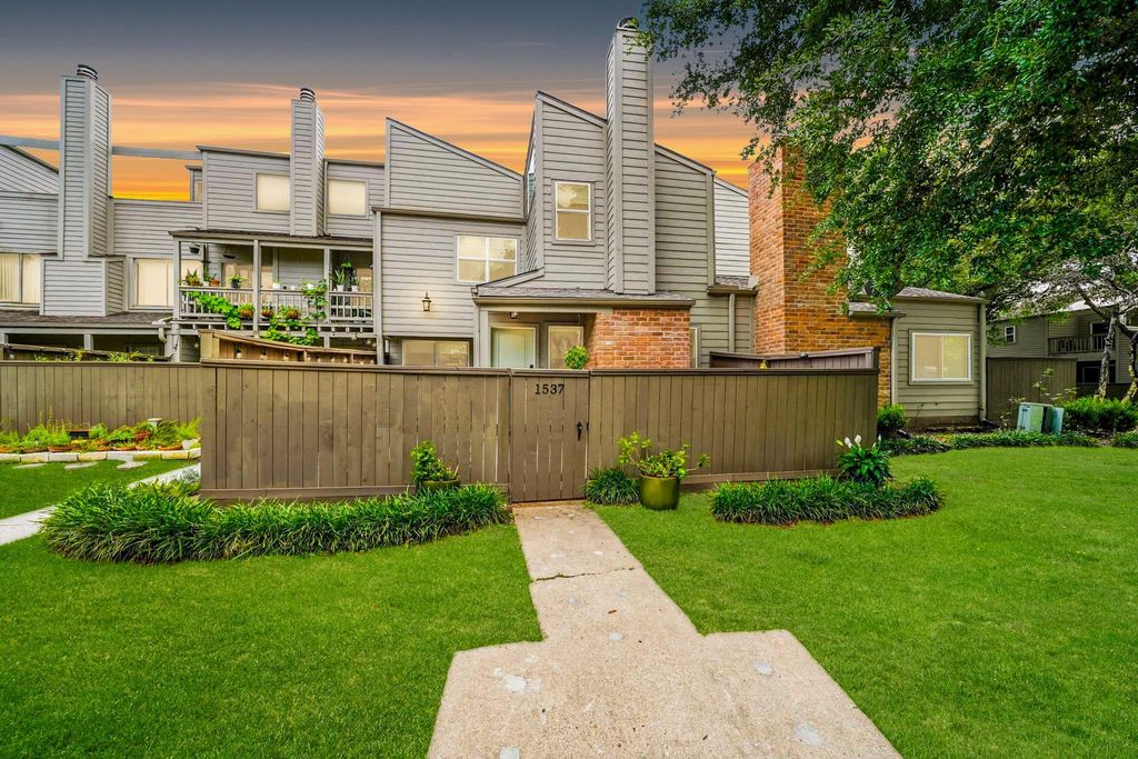 1537 Prairie Grove Drive, Houston, TX 77077