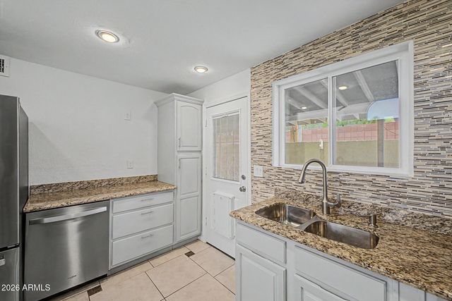 2225 E CATALINA Drive, Phoenix, AZ 85016