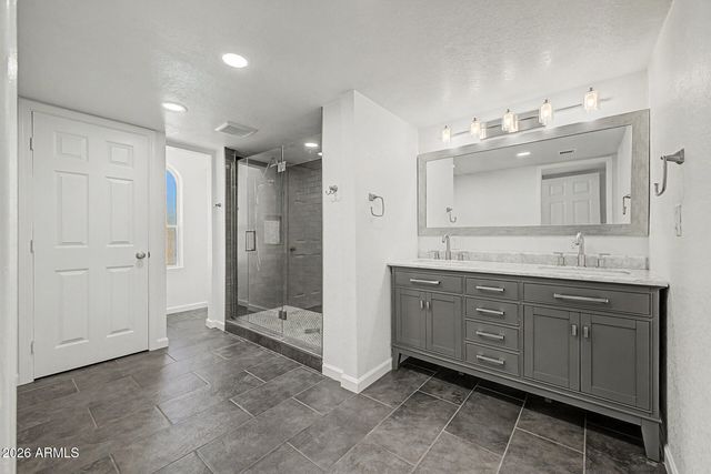 2225 E CATALINA Drive, Phoenix, AZ 85016