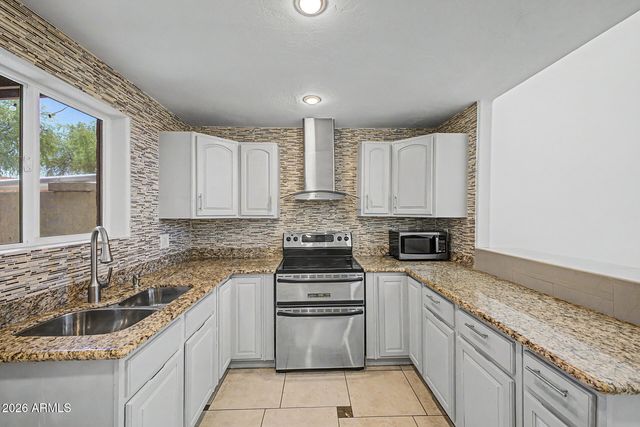 2225 E CATALINA Drive, Phoenix, AZ 85016