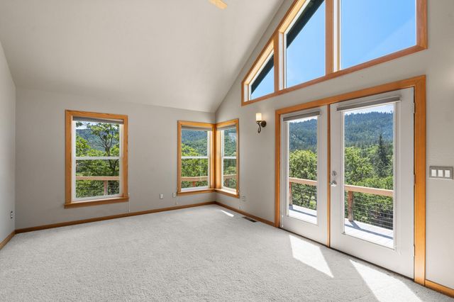 30 Steinman Drive, Ashland, OR 97520