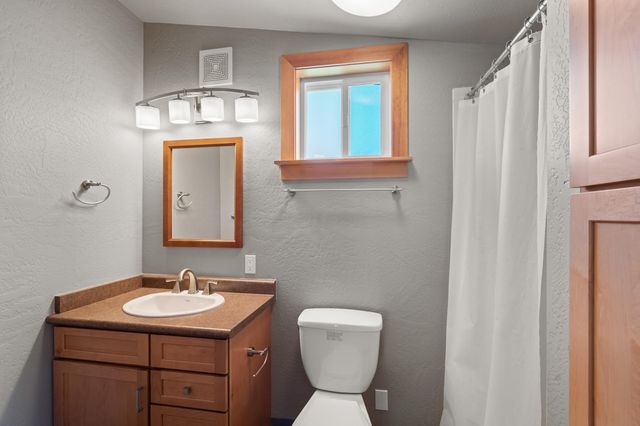 30 Steinman Drive, Ashland, OR 97520