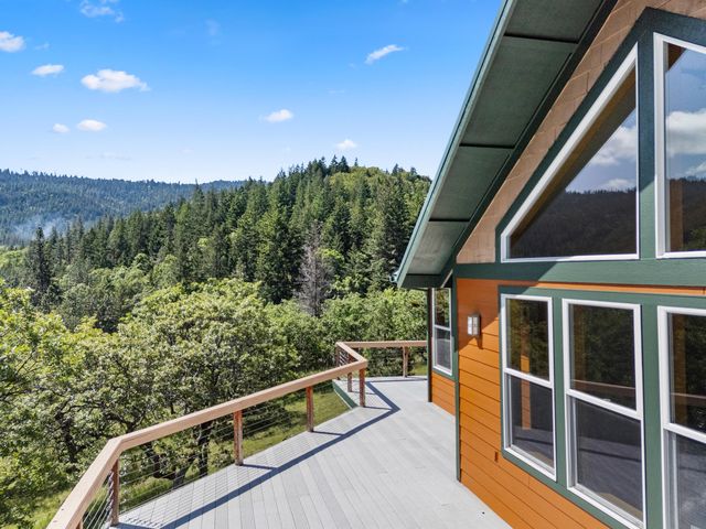 30 Steinman Drive, Ashland, OR 97520
