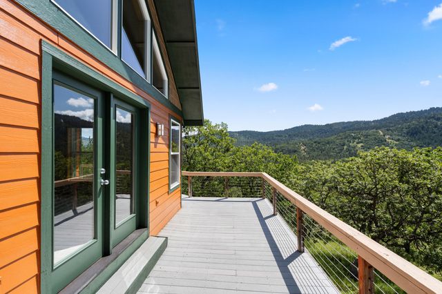 30 Steinman Drive, Ashland, OR 97520