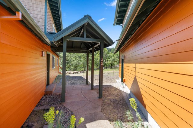 30 Steinman Drive, Ashland, OR 97520