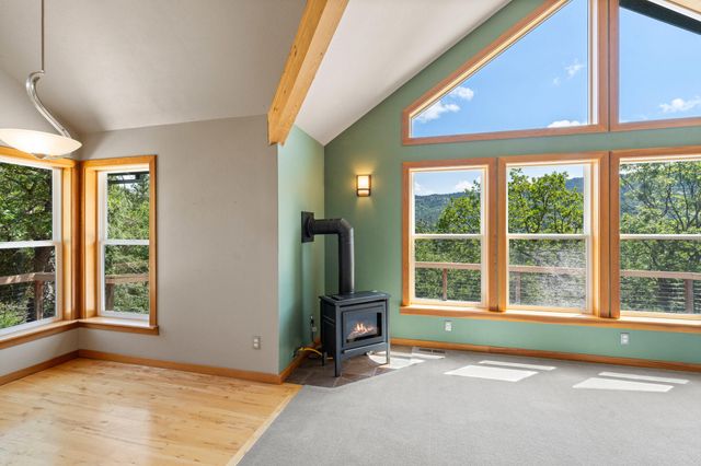 30 Steinman Drive, Ashland, OR 97520