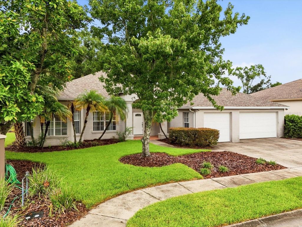 Image 2 of property listing at 14902 DEVONSHIRE WOODS PLACE, Tampa, FL 33624