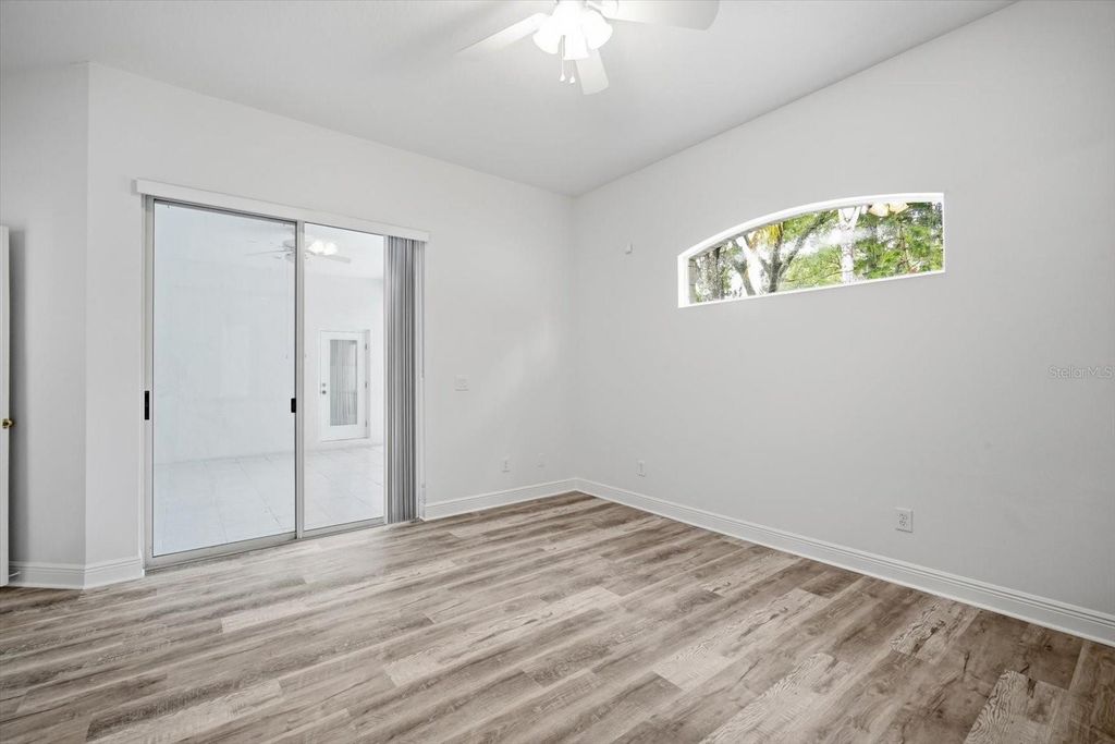 Image 11 of property listing at 14902 DEVONSHIRE WOODS PLACE, Tampa, FL 33624