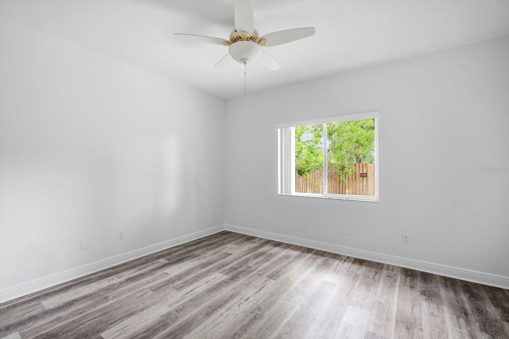 Image 18 of property listing at 14902 DEVONSHIRE WOODS PLACE, Tampa, FL 33624