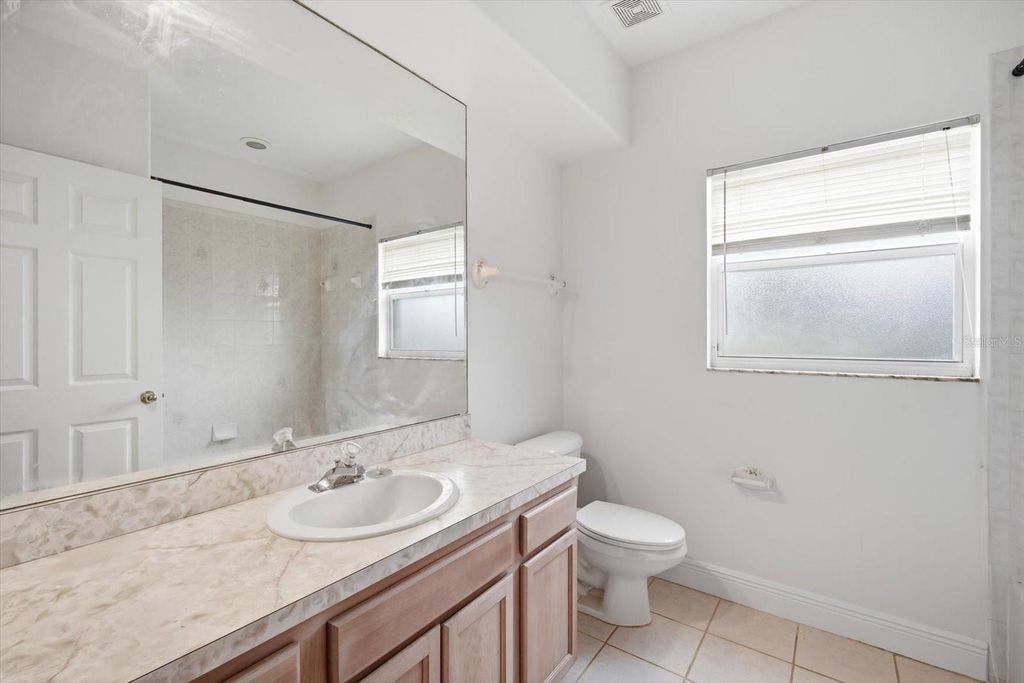 Image 20 of property listing at 14902 DEVONSHIRE WOODS PLACE, Tampa, FL 33624