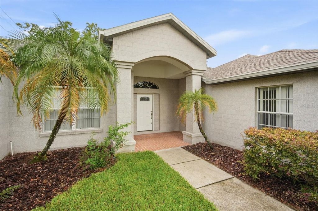 Image 3 of property listing at 14902 DEVONSHIRE WOODS PLACE, Tampa, FL 33624