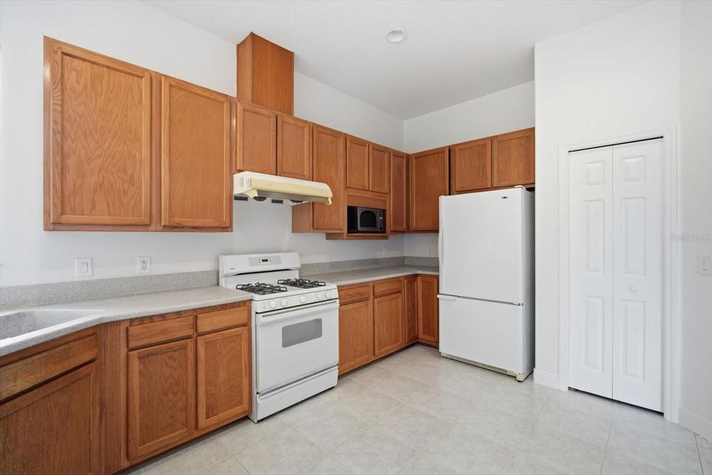 Image 26 of property listing at 14902 DEVONSHIRE WOODS PLACE, Tampa, FL 33624