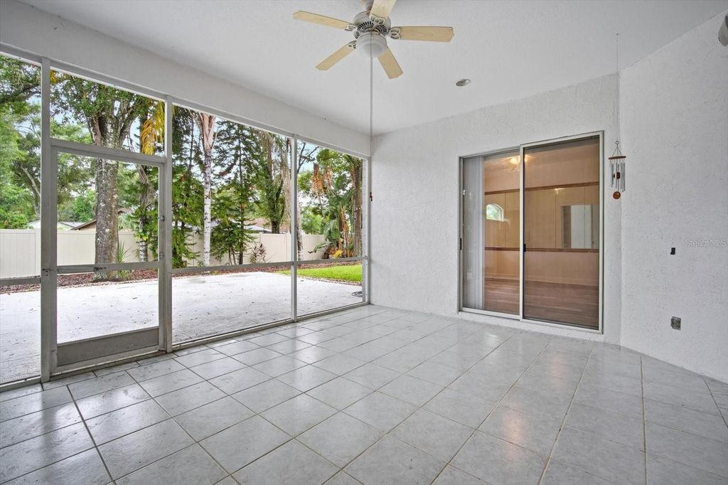 Image 30 of property listing at 14902 DEVONSHIRE WOODS PLACE, Tampa, FL 33624