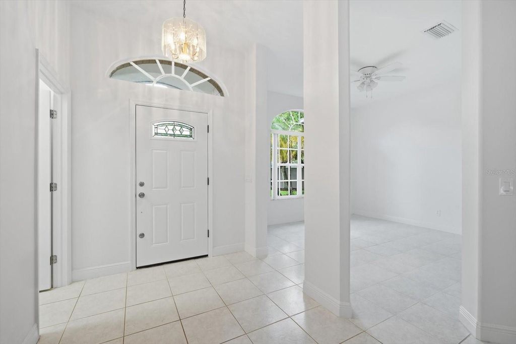 Image 4 of property listing at 14902 DEVONSHIRE WOODS PLACE, Tampa, FL 33624