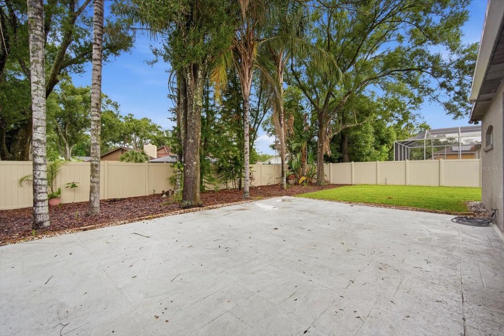 Image 31 of property listing at 14902 DEVONSHIRE WOODS PLACE, Tampa, FL 33624