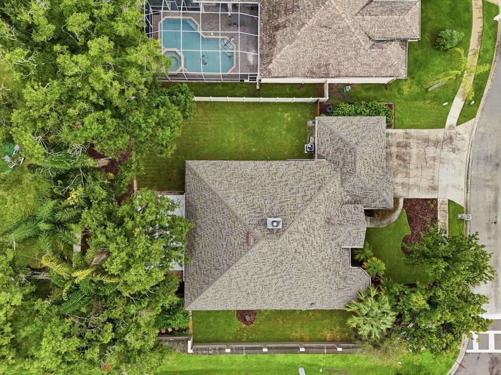 Image 35 of property listing at 14902 DEVONSHIRE WOODS PLACE, Tampa, FL 33624